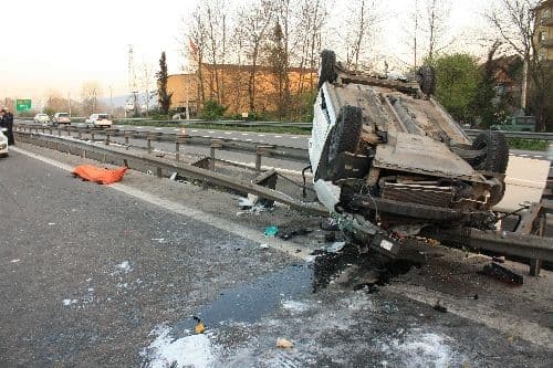 TEM'de panelvan takla attı