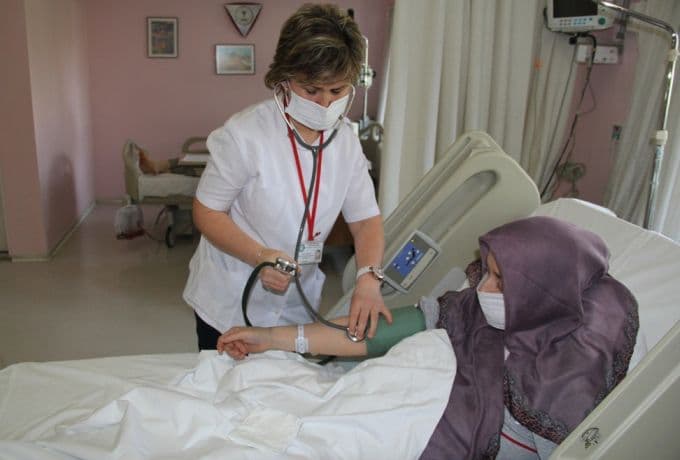 Komşusuna böbreğini verdi