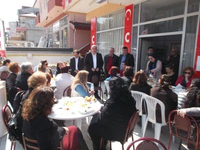 <div><font face="arial, helvetica, sans-serif" size="2"><strong>ENGİN &Ouml;ZKO&Ccedil;, &ldquo;EMPERYALİZMLE EL ELE VERDİLER&rdquo;</strong></font></div><div><font face="arial, helvetica, sans-serif" size="2"><br /></font></div><div><font face="arial, helvetica, sans-serif" size="2">&Ouml;zko&ccedil;, &ldquo;Ger&ccedil;ekten Ortadoğu&rsquo;da M&uuml;sl&uuml;man alemi, Amerika Birleşik Devletleri ve emperyalizmin makinalı t&uuml;fekleriyle ve bombalarıyla minareler, camiler bombalanarak, kadınlar kızlar tecav&uuml;ze uğrayarak, İslam alemi emperyalizmin tanklarıyla toplarıyla bu kadar zul&uuml;m hi&ccedil; g&ouml;rmedi. T&uuml;rkiye B&uuml;y&uuml;k Millet Meclisi&rsquo;nde bu konuşmayı yaptım. Dinleyin o konuşmayı, &ccedil;ok &ouml;nemli bir konuşma. Bu konuşmayı her yerde yapıyorum. Ger&ccedil;ekten bunlar İslam d&uuml;şmanıdır. Elleri İslam&rsquo;ın kanına bulaşmıştır. Bunlar din d&uuml;şmanıdır. Bunların g&ouml;z&uuml; hi&ccedil;bir şeyi g&ouml;rm&uuml;yor, bunlar emperyalizmle el ele vermişlerdir ve kendi &ccedil;ıkarları doğrultusunda sadece T&uuml;rkiye&rsquo;yi değil İslam d&uuml;nyasını satıyorlar.&rdquo;s&ouml;zlerini ifade etti.</font></div>