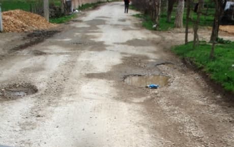 Taraklı'da yollar köstebek yuvası