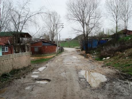 Taraklı'da yollar köstebek yuvası
