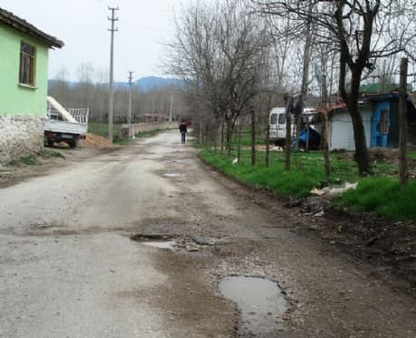 Taraklı'da yollar köstebek yuvası