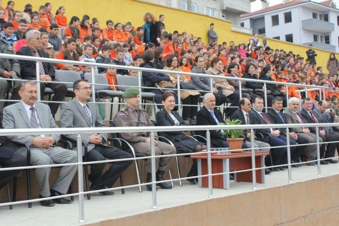 Öğrenciler gösterileriyle hayran bıraktı
