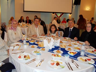 <p><font face="verdana,geneva" size="2">OKS SINAVI<br />Gecede bir konuşma yapan &Ouml;zel Sakarya Ufuk Işık İlk&ouml;ğretim Okulu M&uuml;d&uuml;r&uuml; Yaşar Yılmaz; okullarına başarı getiren t&uuml;m &ouml;ğrencileri kutlayarak, okulun başarılarının artarak devem edeceğini s&ouml;yledi. Yılmaz ayrıca; mezun olan &ouml;ğrencilere bundan sonraki eğitim hayatında ve OKS Sınavı&rsquo;nda başarılar diledi.</font></p><p><font face="verdana,geneva" size="2">&Ouml;D&Uuml;L &Uuml;ZERİNE &Ouml;D&Uuml;L<br />&Ouml;zel Sakarya Ufuk Işık İlk&ouml;ğretim Okulu&rsquo;nun 2007&ndash;2008 eğitim &ouml;ğretim yılında aldığı başarı ve &ouml;d&uuml;ller ş&ouml;yle: <font color="#cc0000">&ldquo;MAFETYA&quot;</font> İkinci Ulusal Matematik - Fen ve Teknoloji Olimpiyatında T&uuml;rkiye birinciliği (altın madalya) ve T&uuml;rkiye İkincisi (G&uuml;m&uuml;ş madalya). EBİKO (Uluslararası Eğitimde Bilişim K&uuml;lt&uuml;r&uuml; Oluşumu) <font color="#cc0000">&quot;Donanım Web&quot;</font> konulu yarışmasında D&uuml;nya 3 ve D&uuml;nya Beşincisi. e-DREAM <font color="#cc0000">&ldquo;Bilgisayar Web Sitesi&rdquo;</font> Projesi 2008 T&uuml;rkiye ikincisi. SABİO 6. Sosyal Bilimler Olimpiyatı T&uuml;rkiye İkincisi. T&Uuml;BİTAK Uluslararası İlk&ouml;ğretim Matematik Olimpiyatı'nda T&uuml;rkiye İkincisi (G&uuml;m&uuml;ş Madalya). 4&rsquo;&uuml;nc&uuml; Ulusal Samanyolu Matematik Olimpiyatında T&uuml;rkiye birincisi (Altın madalya), T&uuml;rkiye İkincisi (G&uuml;m&uuml;ş Madalya) ve T&uuml;rkiye &Uuml;&ccedil;&uuml;nc&uuml;l&uuml;ğ&uuml; (bronz madalya). ODT&Uuml;<font color="#cc0000"> &ldquo;Anlat Okulunu&rdquo;</font> projesi T&uuml;rkiye &Uuml;&ccedil;&uuml;nc&uuml;s&uuml; (Bronz Madalya). TOYOTA <font color="#cc0000">&ldquo;Bilgisayarlı Otomasyon&rdquo;</font> konulu proje yarışmasında Sakarya birincisi (Altın madalya), Sakarya İkincisi (G&uuml;m&uuml;ş Madalya) ve Sakarya &Uuml;&ccedil;&uuml;nc&uuml;l&uuml;ğ&uuml; (bronz madalya)TOYOTA <font color="#cc0000">&quot;Atık Piller&quot;</font>&nbsp; konulu yarışmasında Sakarya beşincisi.<br /></font></p>