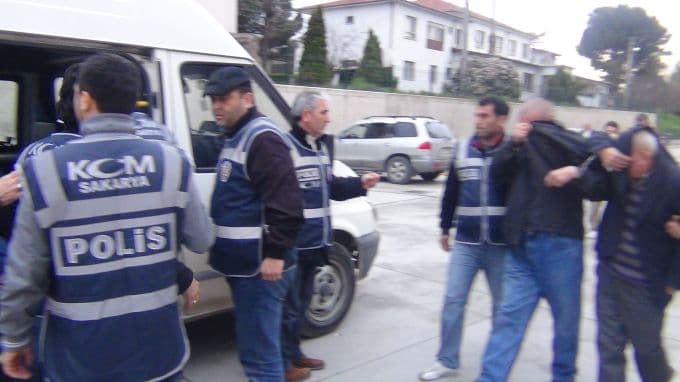 Polisten uyuşturucu satıcılarına darbe!