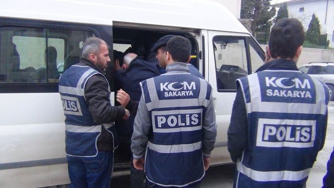 Polisten uyuşturucu satıcılarına darbe!