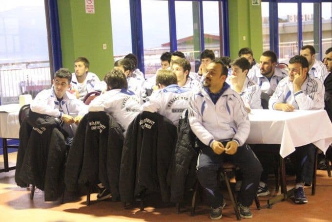 Üniversitelerin futbol takımları SAÜ'de