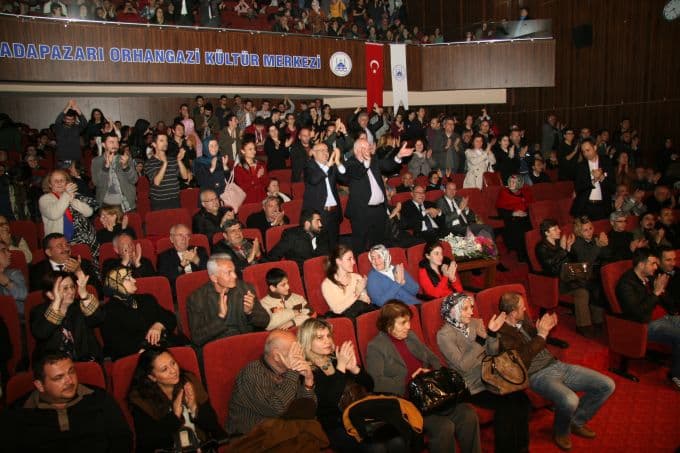 TRT Sanatçısı ayakta alkışlandı