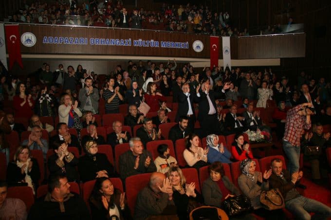 TRT Sanatçısı ayakta alkışlandı