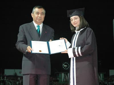 Sakarya Üniversitesi'nde Mezuniyet Coşkusu 