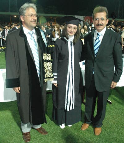 Sakarya Üniversitesi'nde Mezuniyet Coşkusu 
