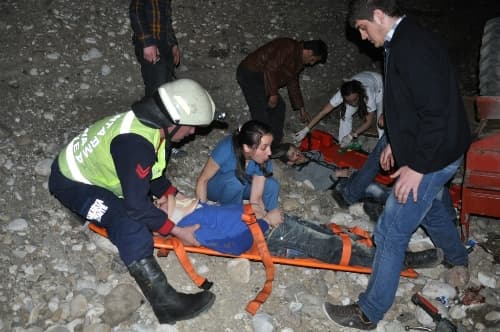 Tarım aracı çukura düştü!