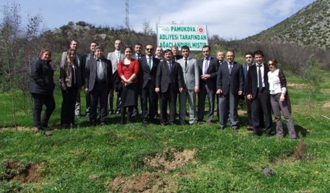 Adliye personeli 400 adet fidan dikti