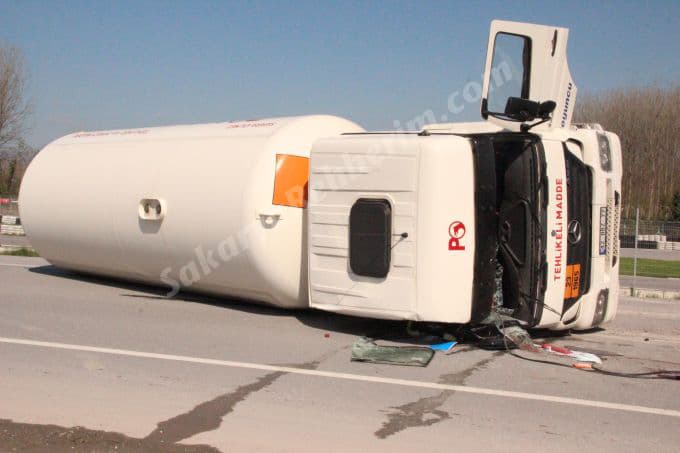LPG yüklü tankerin altında ezilerek can verdi!