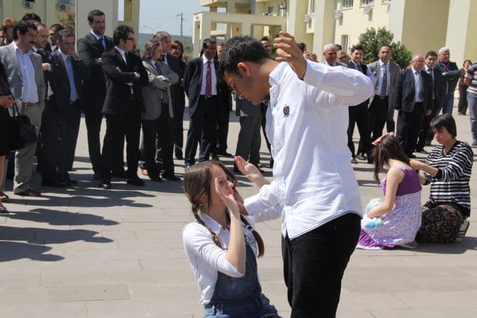 Kadına karşı şiddetin tiyatrosunu yaptılar