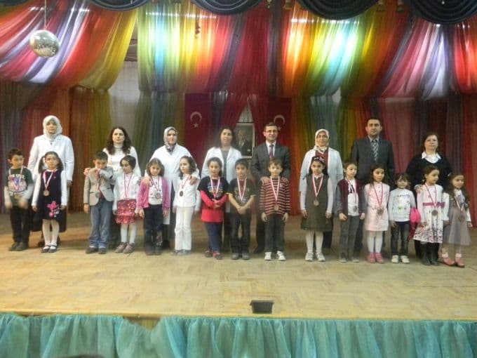 Okumaya başladılar, madalyalarını taktılar