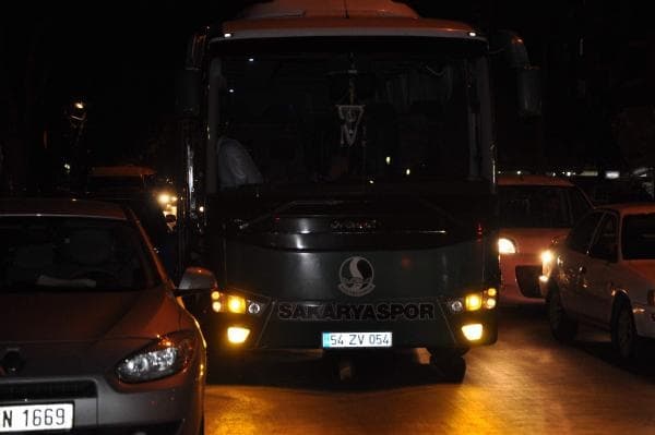 Sakaryaspor otobüsüne polis engeli