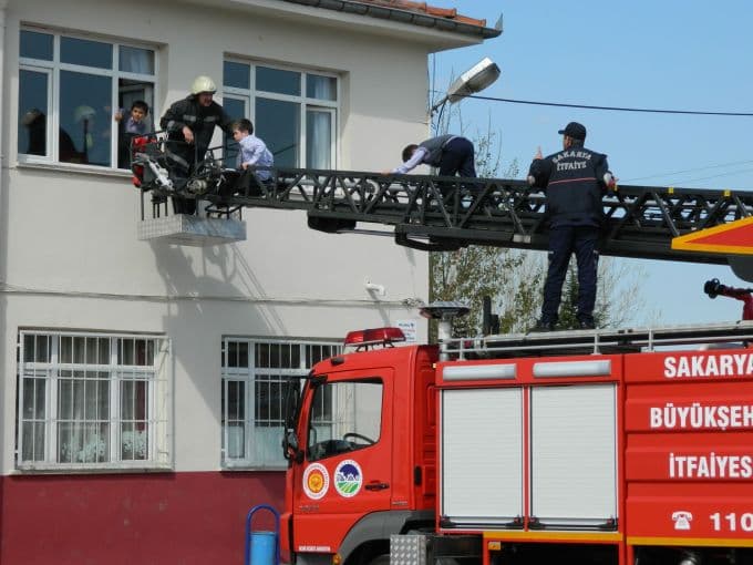 Yangın tatbikatı gerçeğini aratmadı