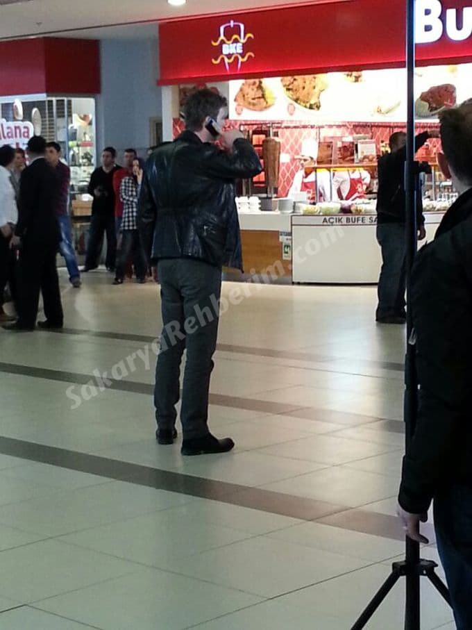 Kıvanç Tatlıtuğ Adapazarı'ndaydı