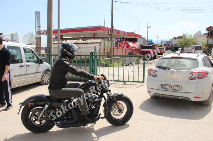 Kıvanç Tatlıtuğ Adapazarı'ndaydı