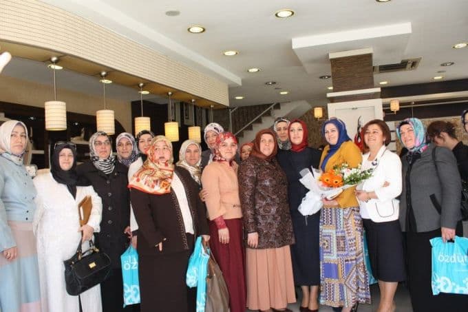 "Erkeklerin çalamadığı kapıları, kadınlar çalar"