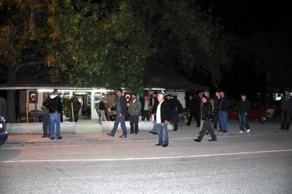 Köy kahvesine pompalı tüfekle saldırı