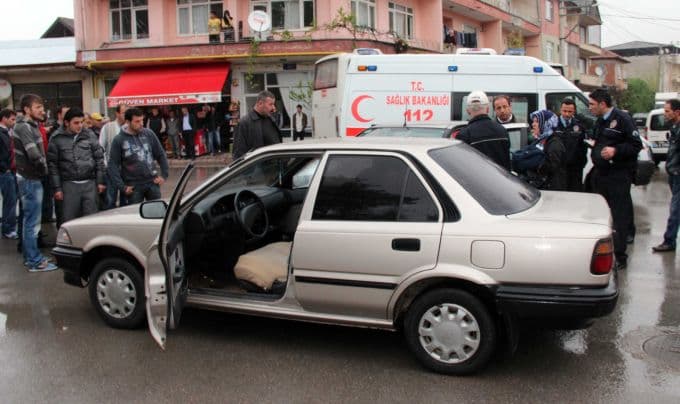 Akyazı'da bir anlık dikkatsizlik kazaya neden oldu