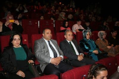 <div><font face="arial, helvetica, sans-serif" size="2">Adapazarı K&uuml;lt&uuml;r Merkezi&rsquo;nde yapılan ve b&uuml;y&uuml;k ilgi g&ouml;ren galaya Sakarya Valisi Mustafa B&uuml;y&uuml;k, Sakarya B&uuml;y&uuml;kşehir Belediyesi Başkan Vekili Fevzi Kılı&ccedil;, Sakarya Emniyet M&uuml;d&uuml;r&uuml; Mustafa Aktaş, AK Parti Merkez Karar Y&uuml;r&uuml;tme Kurulu &Uuml;yesi &Ccedil;iğdem Erdoğan Atabek, Sakarya Gazeteciler Cemiyeti Başkanı Sezai Matur, daire m&uuml;d&uuml;rleri, eğitimciler ve &ccedil;ok sayıda vatandaş katıldı.</font></div>