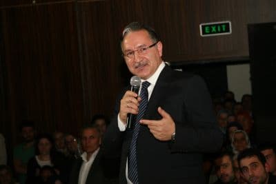 <span style="font-family: arial, helvetica, sans-serif; font-size: small">İslam&rsquo;ın 5 şartından da bahseden Karataş, &ldquo;Ev sahibi, araba sahibi olmak i&ccedil;in namazdan &ccedil;aldık, oru&ccedil;tan &ccedil;aldık, hacdan &ccedil;aldık. Hacca gidenlerin malı mı bitiyor hayır. Daha da &ccedil;ok bereketi artıyor&rdquo; diyerek namaz, oru&ccedil; ve haccın &ouml;nemini anlattı.</span>