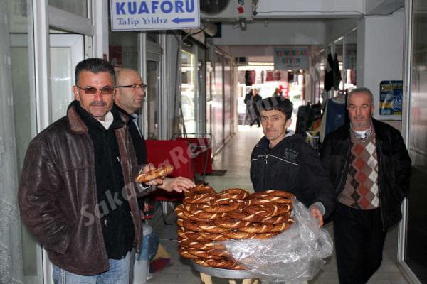 Sokakta bağırdığı için ceza alan simitçi Kaynarca'da