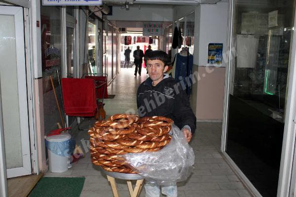 Sokakta bağırdığı için ceza alan simitçi Kaynarca'da