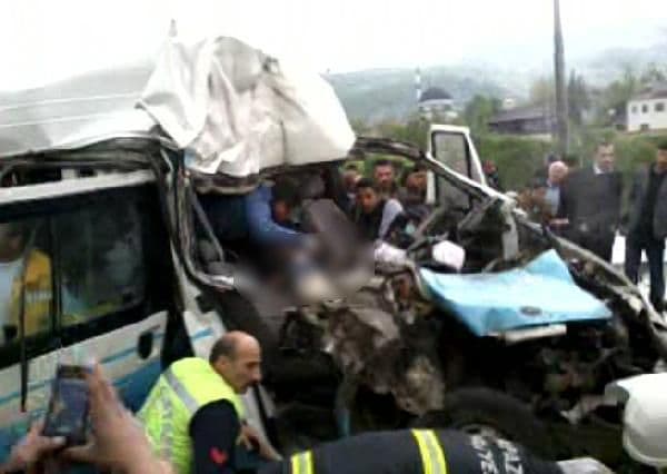 Hendek'te trafik kazası: 1 ölü!