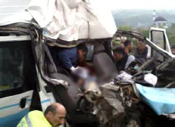 Hendek'te trafik kazası: 1 ölü!