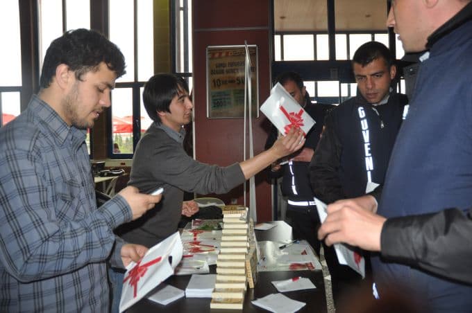 SAÜ'lü öğrencilerden hediye Kuran-ı Kerim