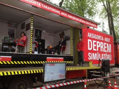 <font face="arial,helvetica,sans-serif" size="2">&ldquo;Hayata Devam T&uuml;rkiye&rdquo;  Projesi, Sakarya&rsquo;nın ardından D&uuml;zce, Zonguldak, Bolu, Karab&uuml;k, Bartın,  Kastamonu, Giresun, Rize, Artvin, Erzurum, Bayburt, G&uuml;m&uuml;şhane, Adıyaman,  Kahramanmaraş, Osmaniye, Niğde, Karaman, Konya, Afyonkarahisar, Uşak il  ve il&ccedil;elerinde ger&ccedil;ekleşecek. Uşak&rsquo;ın ardından tekrar İstanbul&rsquo;a  d&ouml;necek &ldquo;Hayata Devam T&uuml;rkiye&rdquo; tırı İstanbul&rsquo;un Zeytinburnu ve &Uuml;mraniye  il&ccedil;elerinde yapılacak afet eğitimlerinin ardından 4. etabını 7  Haziran&rsquo;da sonlandıracak<font size="2">.</font></font>