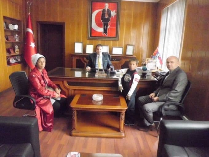 Karasu'daki muhtaç çocuklara yardım dağıtıldı