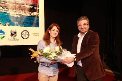 <font face="arial,helvetica,sans-serif" size="2">Yarışmada oluşturulan j&uuml;ri; Fen Edebiyat  Fak&uuml;ltesi T&uuml;rk Dili ve Edebiyatı B&ouml;l&uuml;m Başkanı Prof. Dr. Mehmet Mehdi  Erg&uuml;zel, Kırkpınar Turizm Meslek Y&uuml;ksekokulu M&uuml;d&uuml;r&uuml; Do&ccedil;. Dr. M. Kemal  Aydın, T&Ouml;MER M&uuml;d&uuml;r&uuml; Yrd. Do&ccedil;. Dr. Mustafa Altun, T&Ouml;MER M&uuml;d&uuml;r Yardımcısı  Erdal &Ouml;zcan, Fen Edebiyat Fak&uuml;ltesi T&uuml;rk Dili ve Edebiyatı &Ouml;ğretim &Uuml;yesi  Yrd. Do&ccedil;. Dr. G&uuml;ls&uuml;min Hazer ve T&uuml;rk Dili B&ouml;l&uuml;m&uuml; Okutmanı Engin  &Ouml;meroğlu isimlerinden oluştu<font size="2">.</font></font>