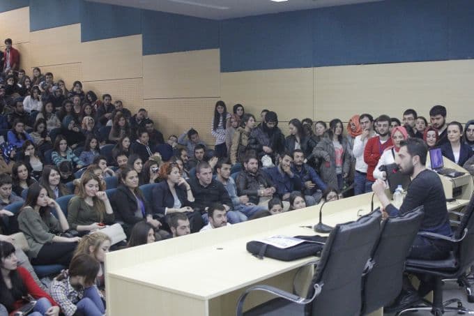 SAÜ'de Erdem Yener'e büyük ilgi