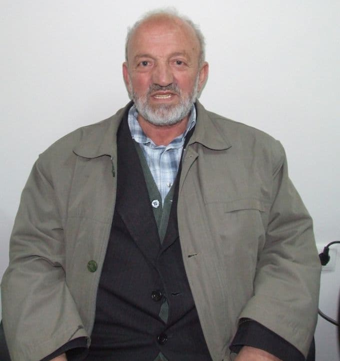 67'lik dedenin okuma azmi gençlere örnek olacak