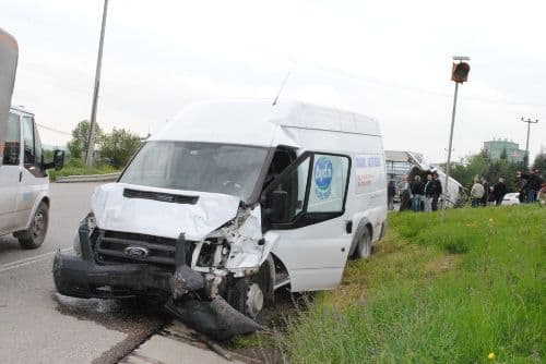 Hendek'te feci kaza: 1 ölü, 2 yaralı