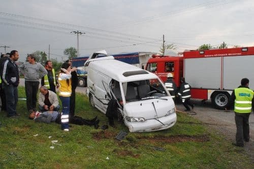 Hendek'te feci kaza: 1 ölü, 2 yaralı
