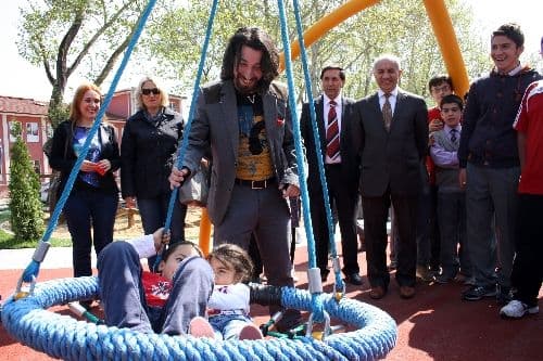 Adapazarı'nda Barış Manço Çocuk Parkı açıldı