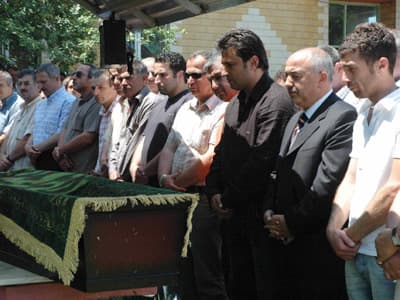 Bülent Uygun'un Anneannesi Toprağa Verildi 