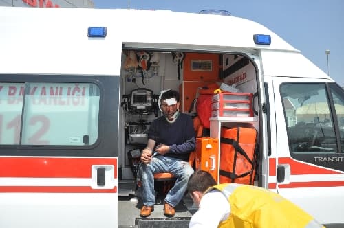 Akyazı'da  traktörle panelvan çarpıştı: 4 yaralı!