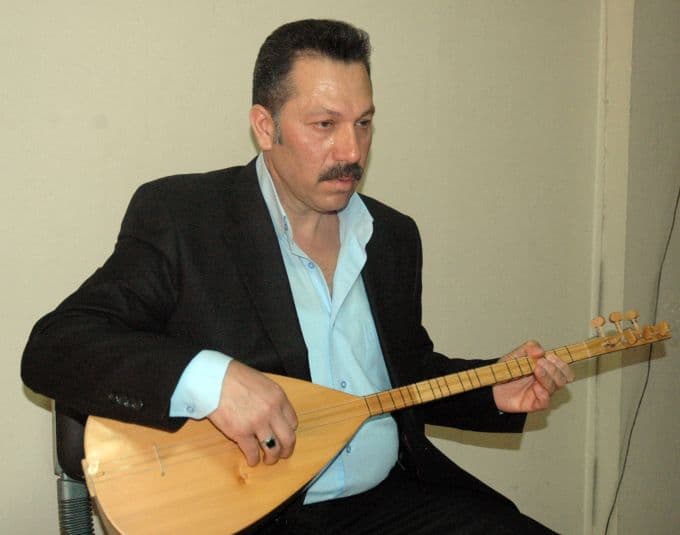 Bestelediği türküyle çözüm sürecine destek verdi
