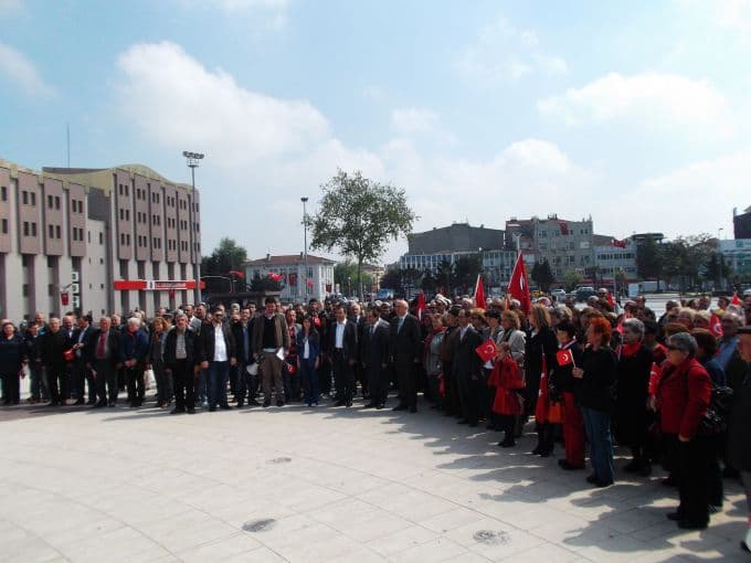 23 Nisan coşkusu sokaklara taştı