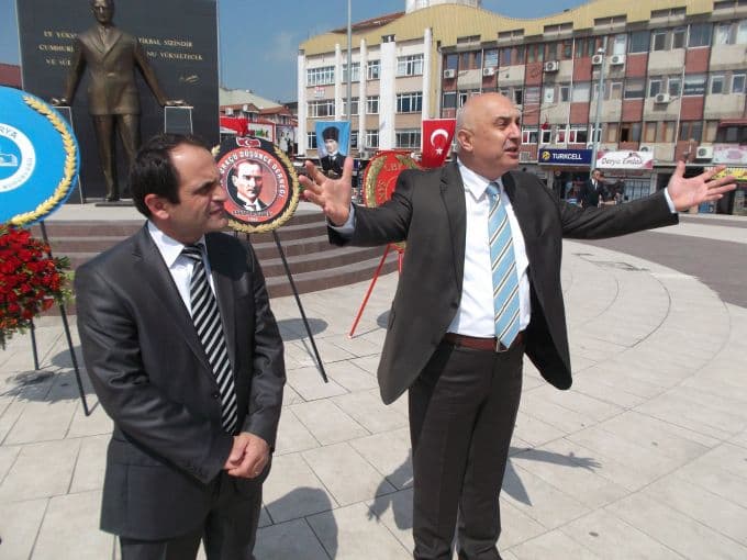 23 Nisan coşkusu sokaklara taştı