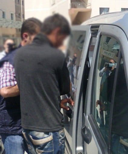 İki motosiklet hırsızı yakayı ele verdi