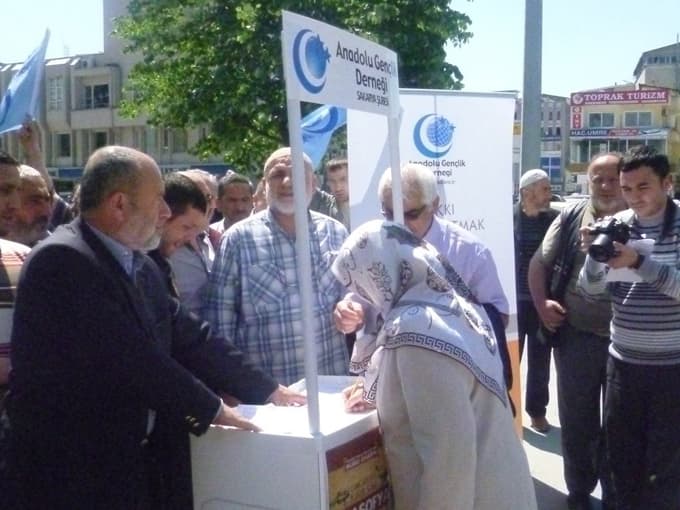 Ayasofya Müzesi'nin cami olması için imza toplanıyor