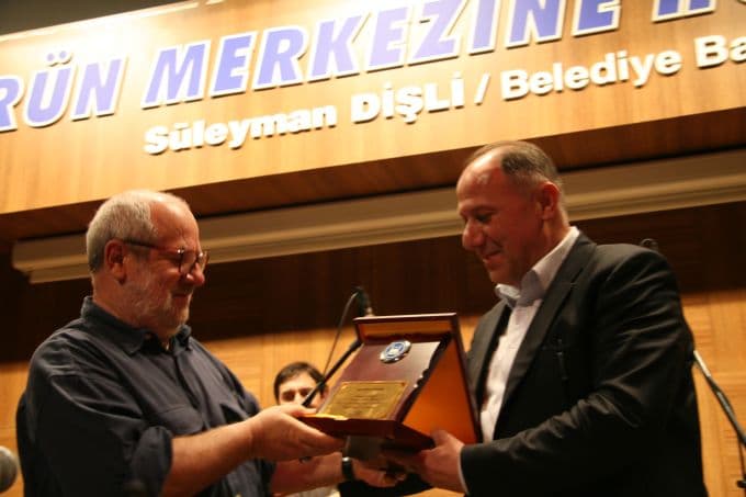 Bülent Ortaçgil, Adapazarı'nda hayranlarıyla buluştu